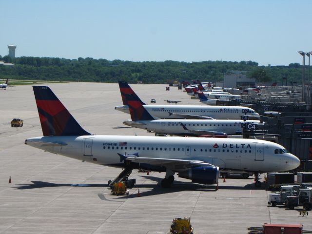 Airbus A319 (N364NB)