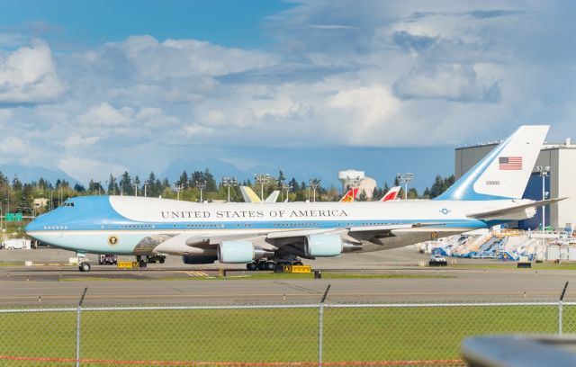 Boeing 747-200 (N29000) - The President leaving Paine Field Airport enroute Japan