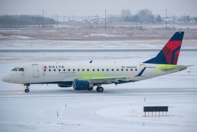 Embraer ERJ 175 (N606CZ)