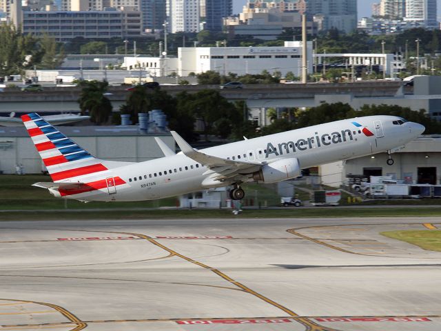 Boeing 737-800 (N947AN)