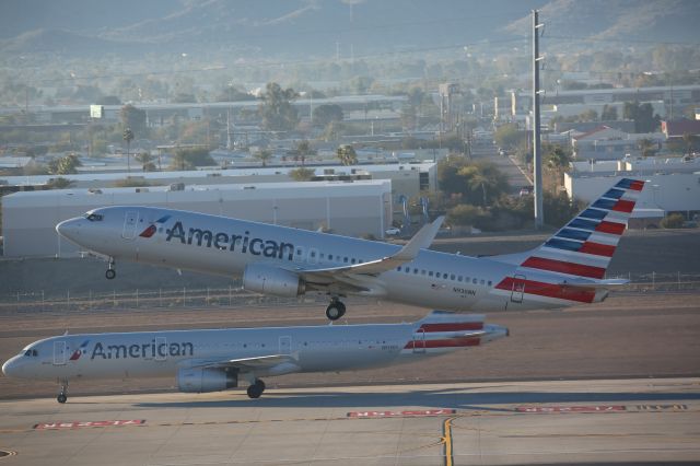 Boeing 737-800 (N936NN)