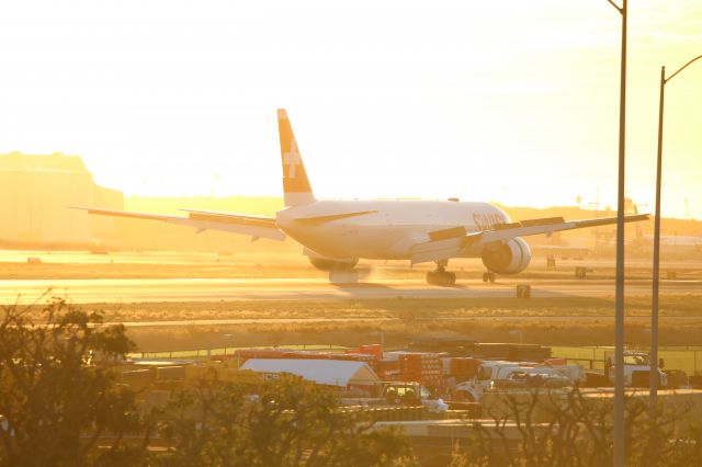 BOEING 777-300ER (HB-JNC)