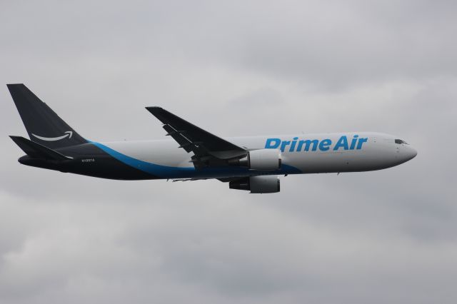 BOEING 767-300 (N1997A) - Seattle Seafair 2016 unveiling of the Amazon Prime Plane 