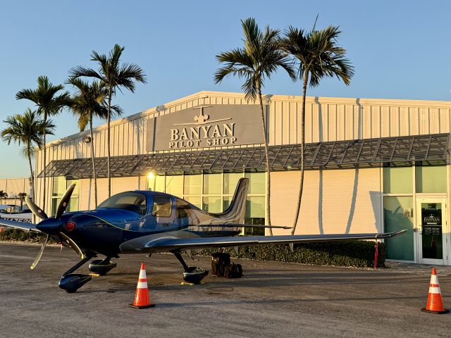 Cirrus SR-22 (N22KQ)