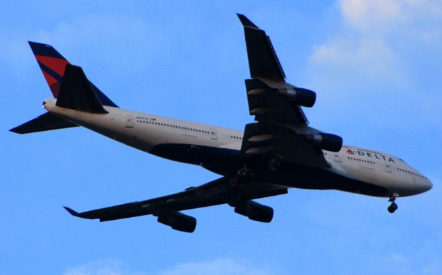 Boeing 747-400 (N669US)