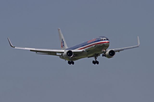 BOEING 767-300 —