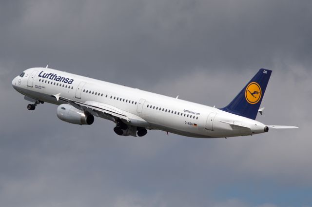 Airbus A321 (D-AIDH) - DLH943 retracting the undercarriage on the flight back to Frankfurt