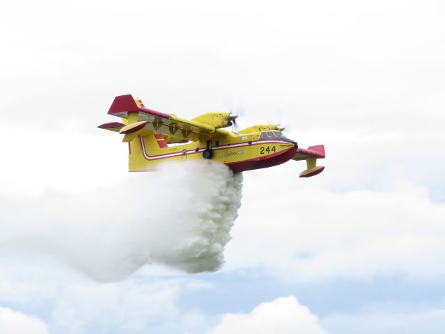 Canadair CL-415 SuperScooper (C-GQBF)