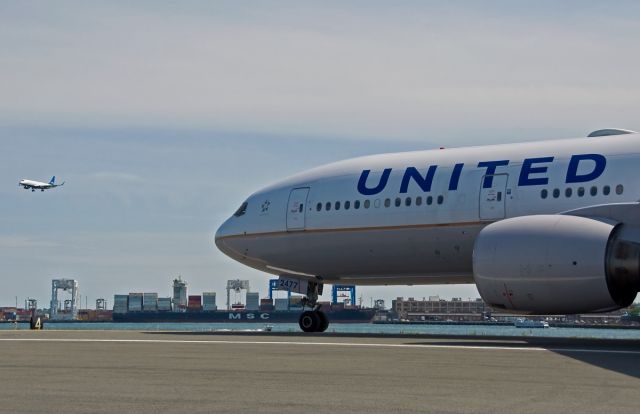 Boeing 777-200 (N777UA) - Getting ready to ferry back to IAD !