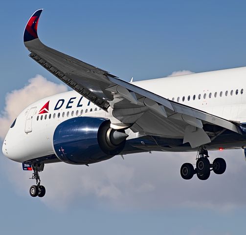 Airbus A350-900 (N508DN) - Delta 135 landing 21L from Amsterdam on a chilly Friday morning.br /br /10/16/2020