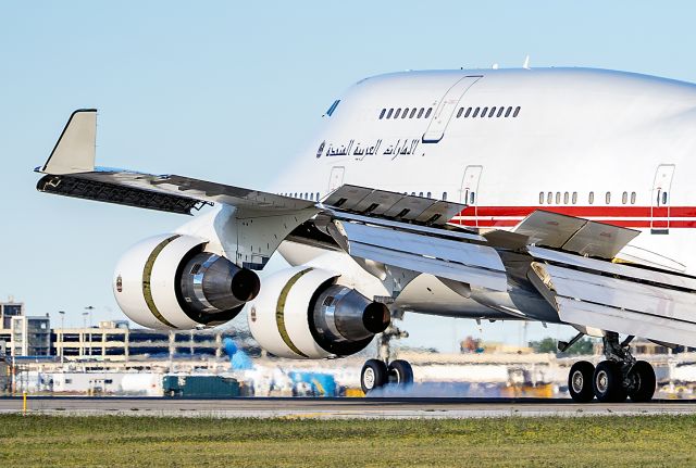 Boeing 747-400 (A6-HRM) - A little nose smoke from DUB1 after a 13 ½ hour flight to Cleveland tonight. 