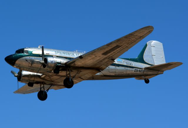 Douglas DC-3 (ZS-NTE) - June, 2015