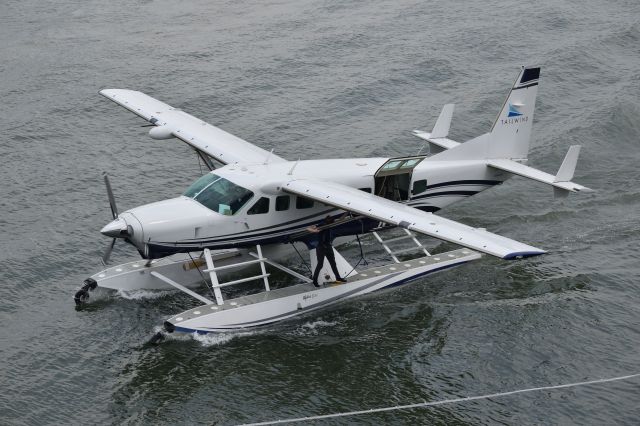 Cessna Caravan (N41TE) - A tailwind air cessna 208 seaplane arriving at the new york skyport. Taken from the parking garage above