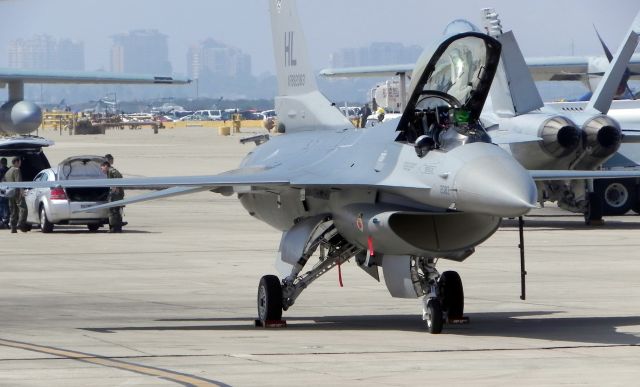 Lockheed F-16 Fighting Falcon (89-2083)