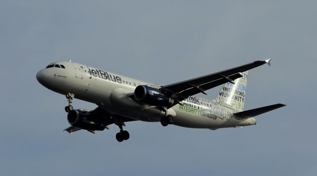 Airbus A320 (N598JB)