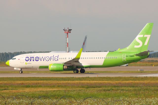 Boeing 737-800 (RA-73664)