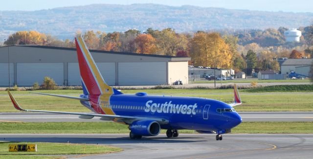 Boeing 737-700 (N7839A) - Taxiing to the Gate is this 2001 Southwest Airlines Boeing 737-73V in the Autumn of 2022.