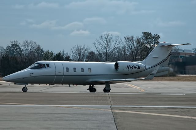 Learjet 55 (N141FM)