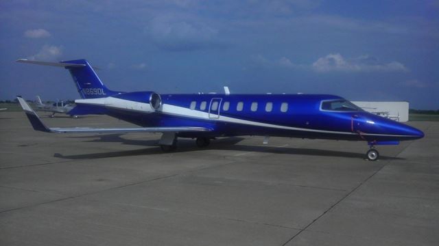 Learjet 45 (N869DL)