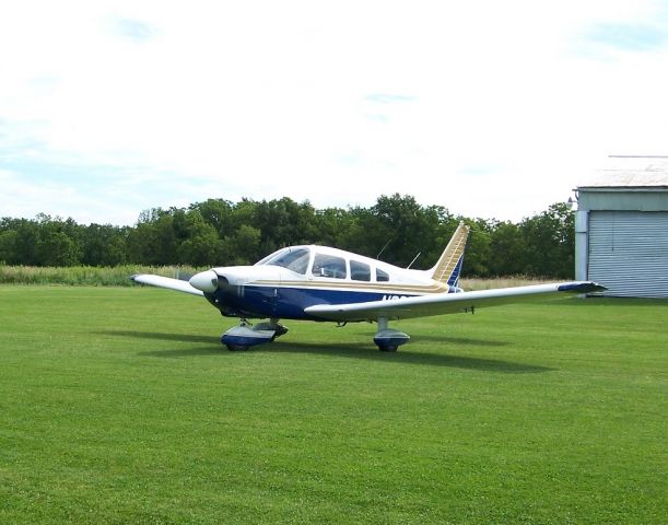 Piper Cherokee (N6957J)