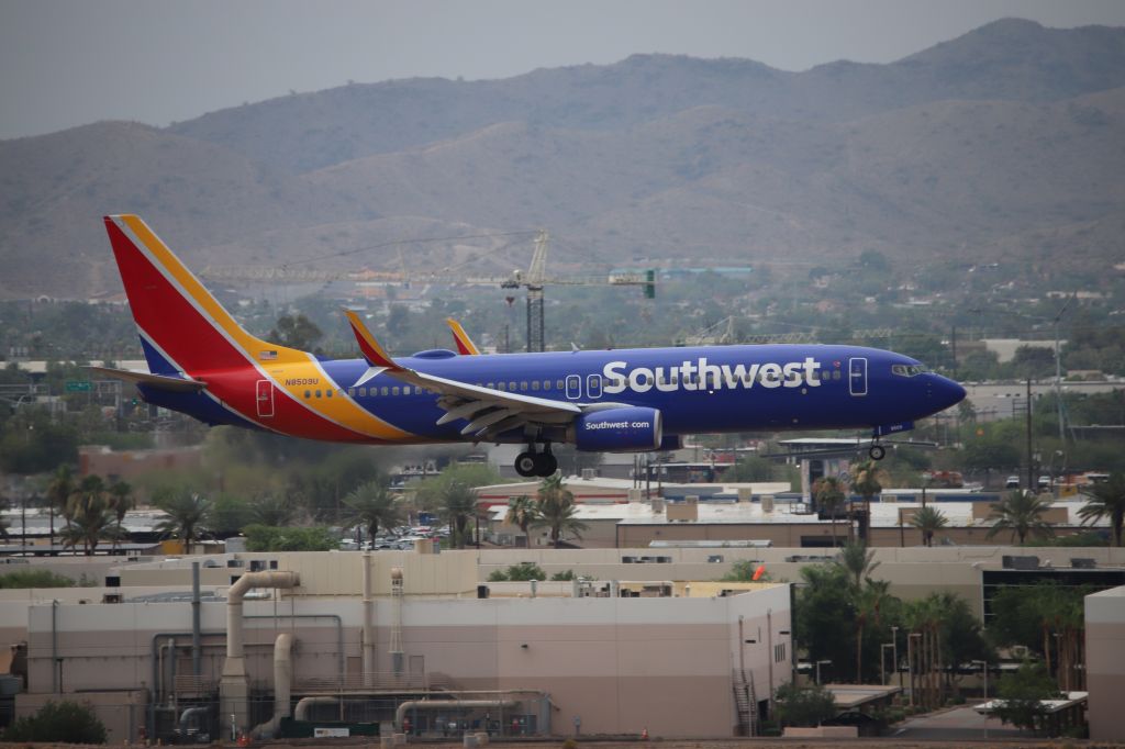 Boeing 737-800 (N8509U)