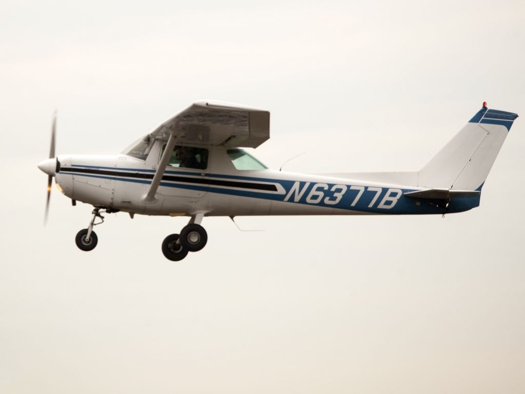 Cessna 152 (N6377B)