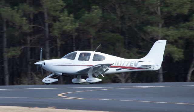 Cirrus SR-20 (N177EM)