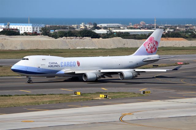 Boeing 747-400 (B-18712)