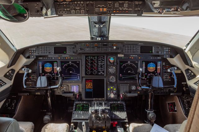 Gulfstream Aerospace Gulfstream IV (N900EG) - Cockpit of N900EG, a 1989 Gulfstream G-IV.