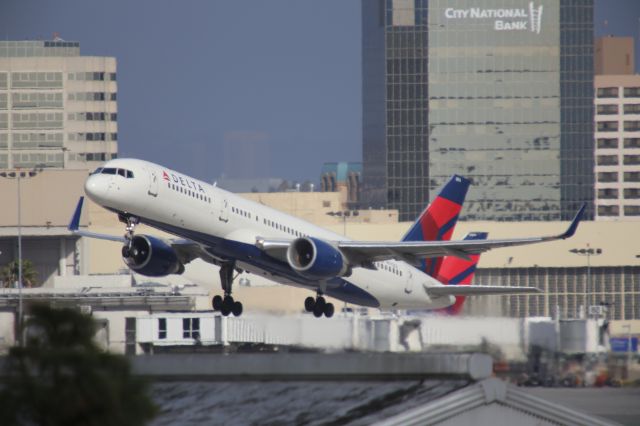 Boeing 757-200 (N711ZX)