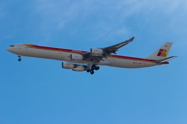 Airbus A340-600 (EC-JNQ) - Turn over PLAZA to intercept localizer