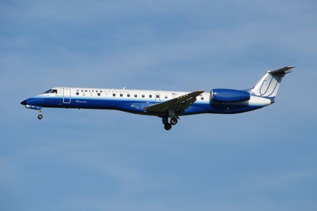 Embraer ERJ-145 (N852HK)