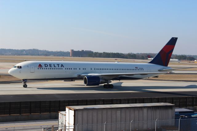 BOEING 767-300 (N126DL)