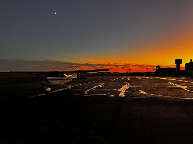 Cessna Skyhawk (N98477) - GORGEOUS SUNSET