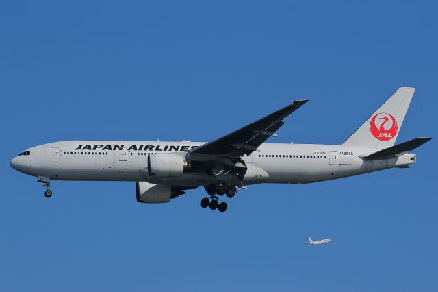 Boeing 777-200 (JA8985)