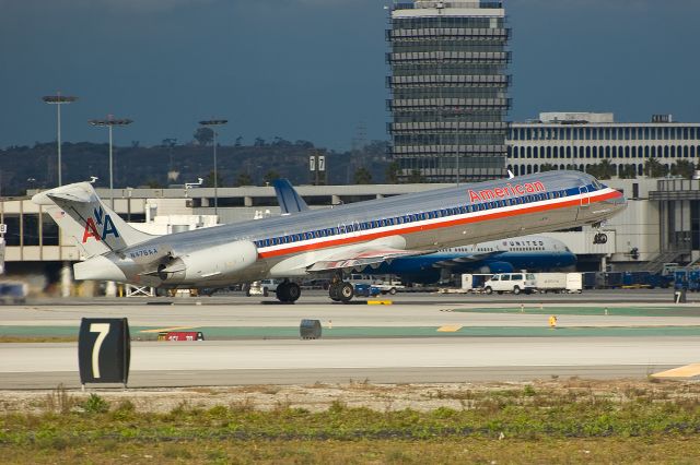 McDonnell Douglas MD-80 (N476AA) - Photo taken Jan. 2, 2011 Nikon D-50 1/640 sec.