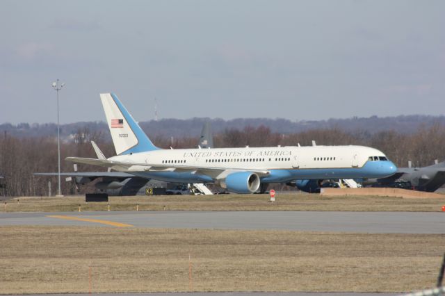 Boeing 757-200 (N90003) - Taken 3-23-13 Air Force 2