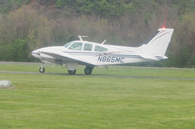 Beechcraft Baron (58) (N865MC)