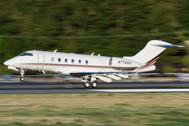 Bombardier Challenger 300 (EJA772)