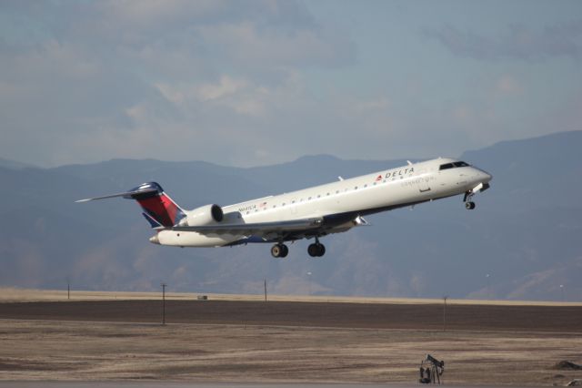 Canadair Regional Jet CRJ-700 (N641CA)