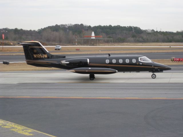 Learjet 25 (N125JW)