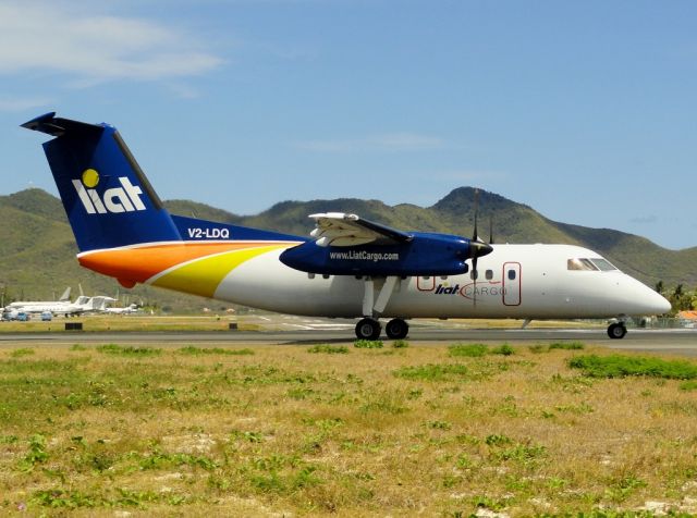 de Havilland Dash 8-100 (V2-LDQ)