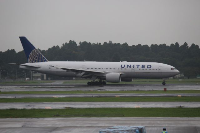 Boeing 777-200 (N787UA)