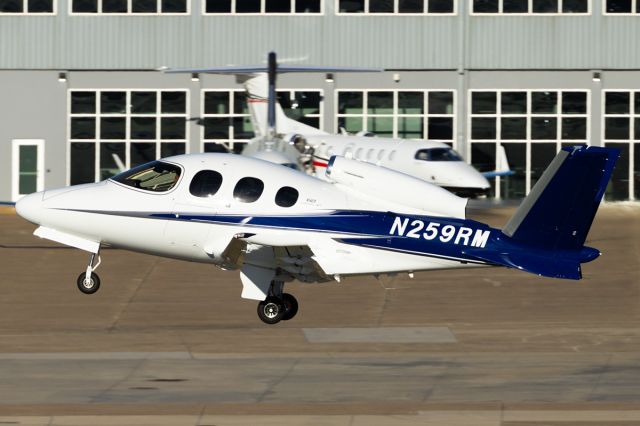 Cirrus Vision SF50 (N259RM)