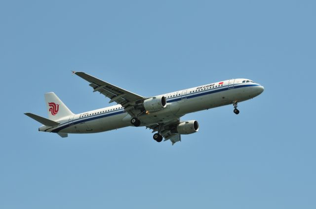 Airbus A321 (B-6595) - 2011/5/8