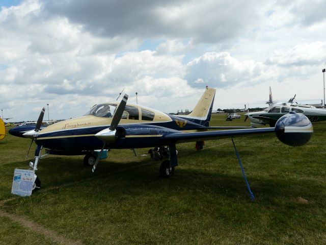 Cessna 310 (N6817T)