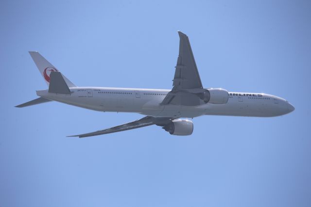 BOEING 777-300ER (JA737J)