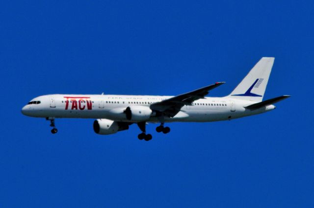 Boeing 757-200 (D4-CBG) - BLeza (Beauty) approaching Lisbon Airport