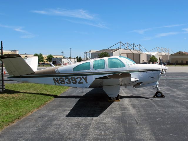 Beechcraft 35 Bonanza (N9392Y) - A very mice V-tail Bonanza.