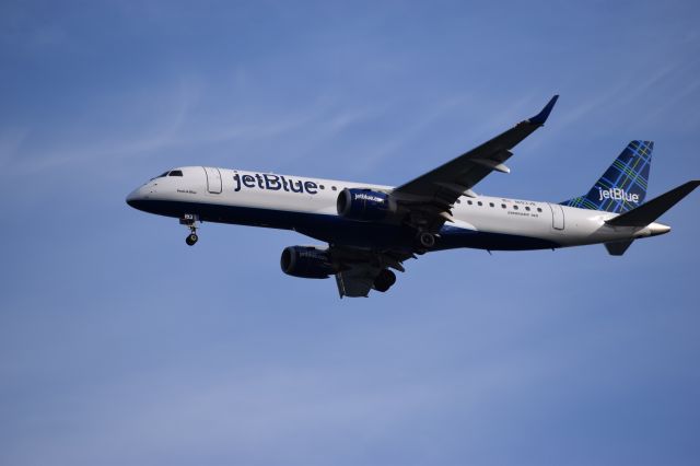 Embraer ERJ-190 (N193JB)